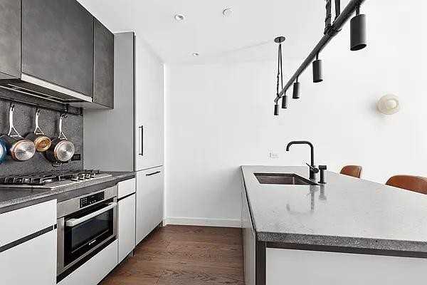 Hoyt St #5G - Photo 4 of 12