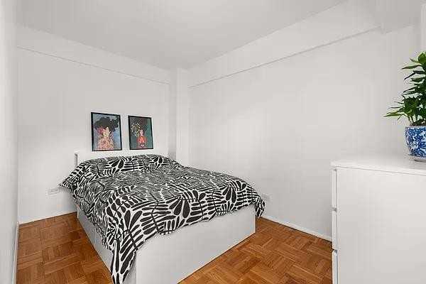 Adams St #4E - Photo 3 of 6