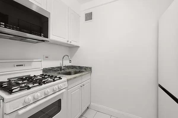 Adams St #4E - Photo 4 of 6