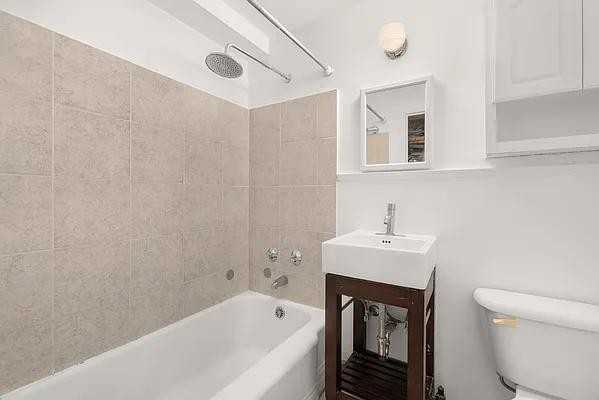 Adams St #4E - Photo 5 of 6