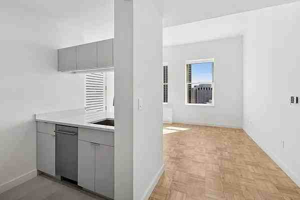 Exchange Pl #3403 - Photo 2 of 20