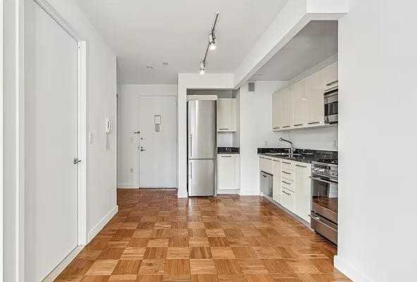 Exchange Pl #1821 - Photo 3 of 20