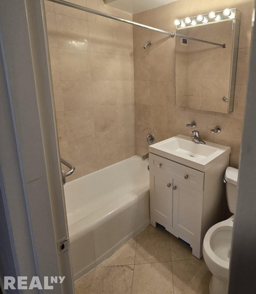 E 79th St #7A - Photo 2 of 7