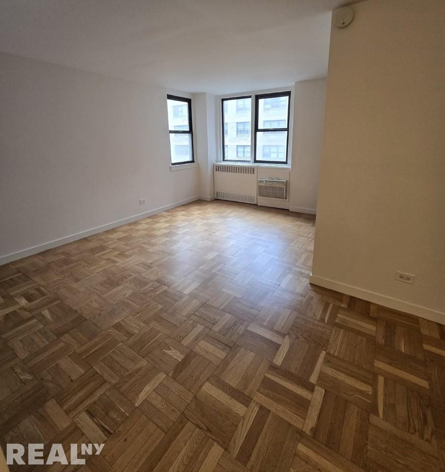 E 79th St #7A - Photo 6 of 7