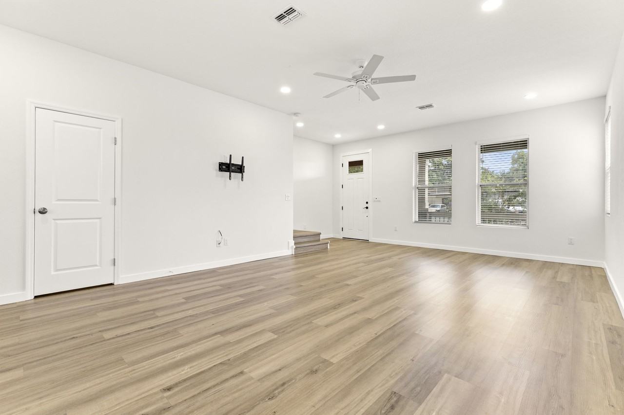 210 E Columbus Dr #A - Photo 5 of 29