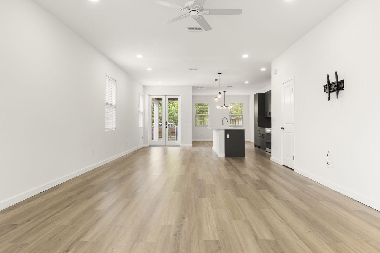 210 E Columbus Dr #A - Photo 6 of 29