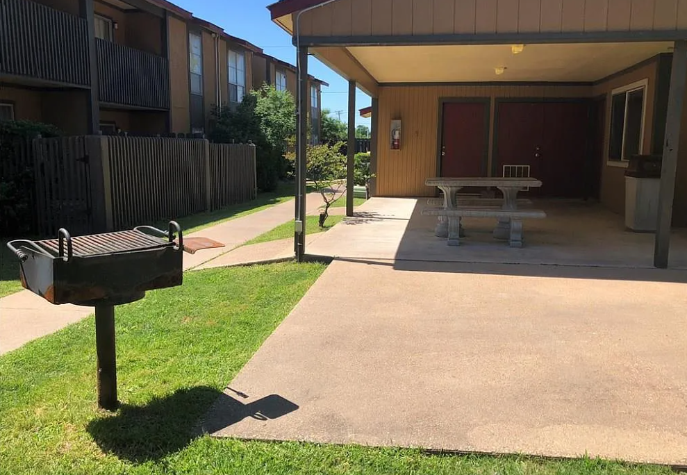 500 E 31st St #106 - Photo 3 of 7