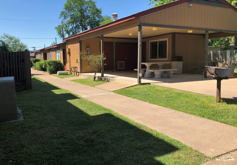 500 E 31st St #106 - Photo 4 of 7