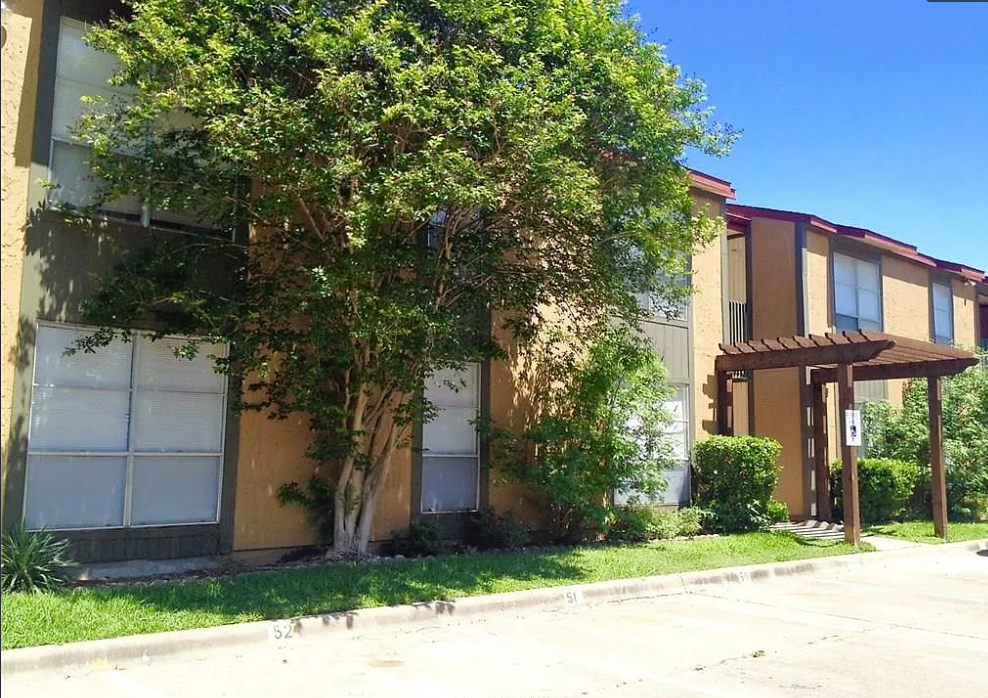 500 E 31st St #106 - Photo 5 of 7