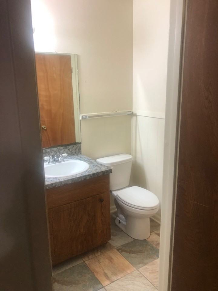 132 Oakwood Rd - Photo 3 of 20