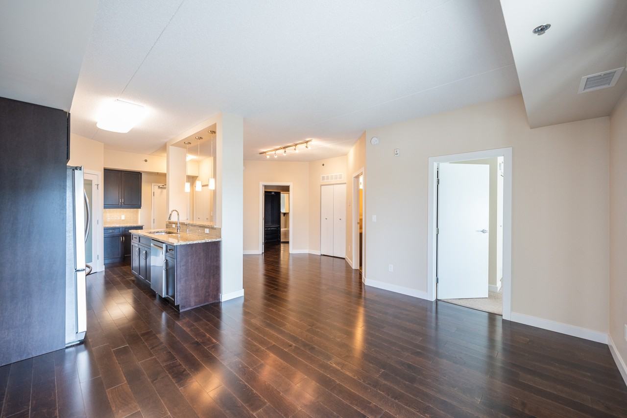 775 Sterling Lyon Parkway - Photo 5 of 25