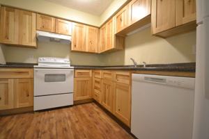 featured image of 915 W College St