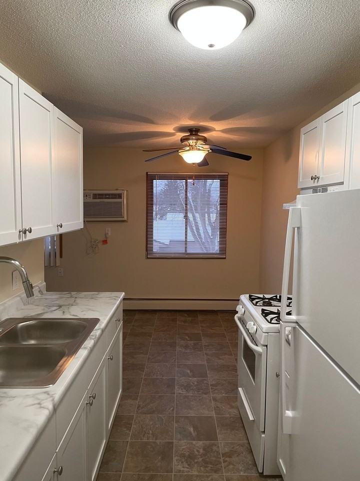 Eighth Street Apartments - Photo 4 of 29