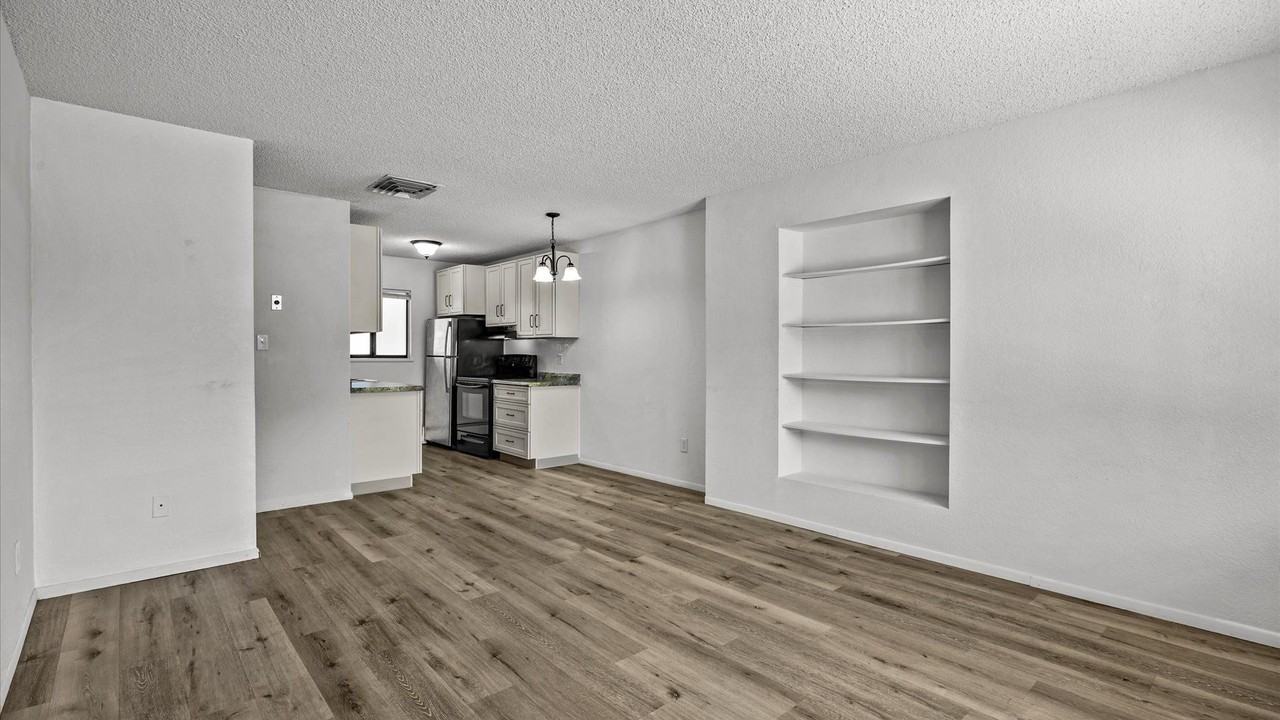 540 29 Rd - Photo 4 of 17