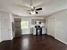 featured image of 27 E Washington St