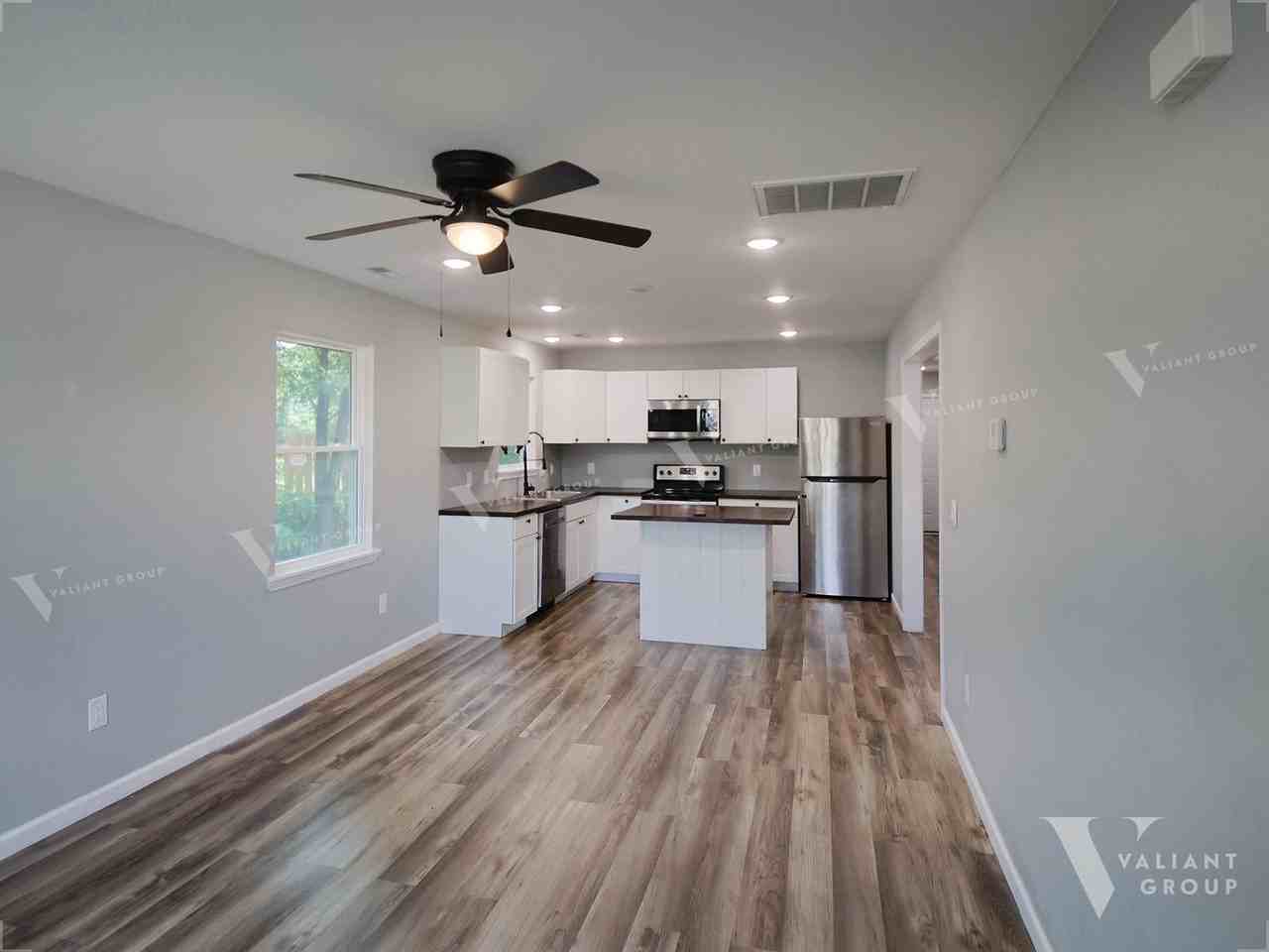 1038 W Thoman St - Photo 2 of 19
