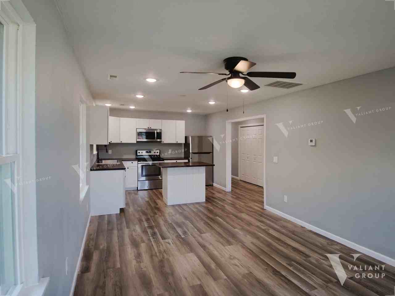 1038 W Thoman St - Photo 3 of 19