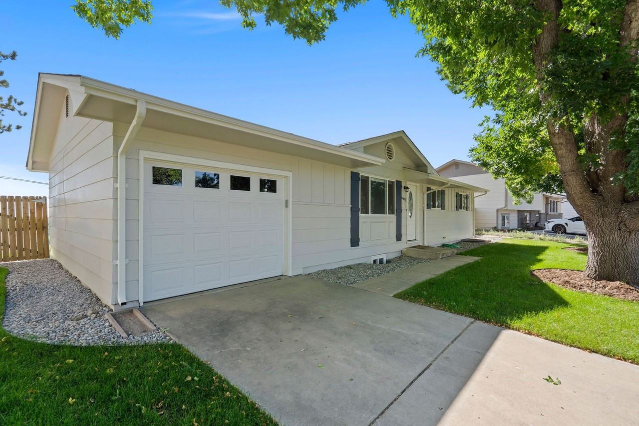 6002 Mars Drive - Photo 3 of 25