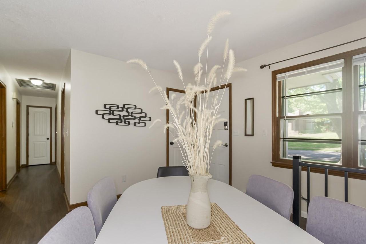 Modern Blue Springs gem with a stylish chef’s kitchen - Photo 7 of 15