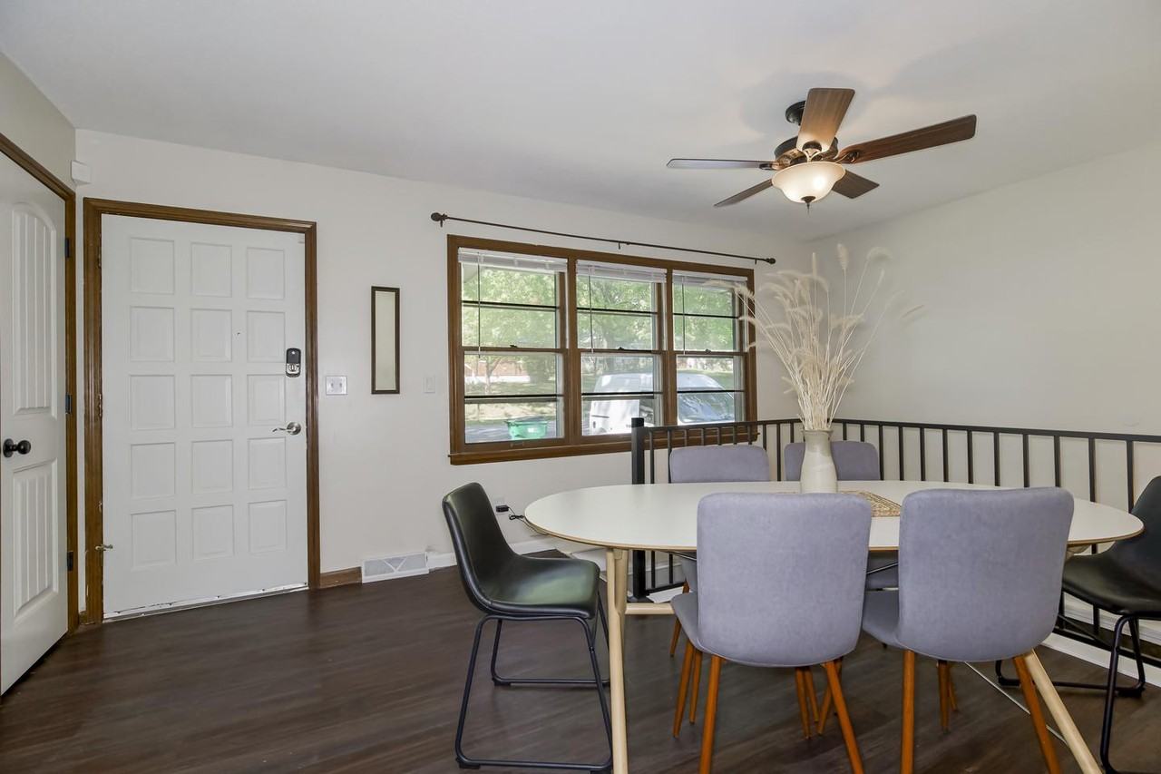 Modern Blue Springs gem with a stylish chef’s kitchen - Photo 5 of 15