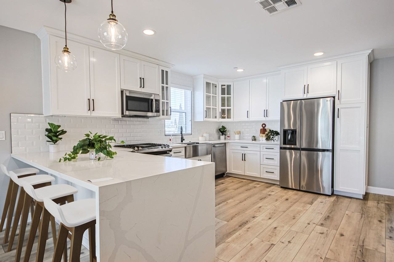 5351 Lexington Ave - Photo 3 of 4