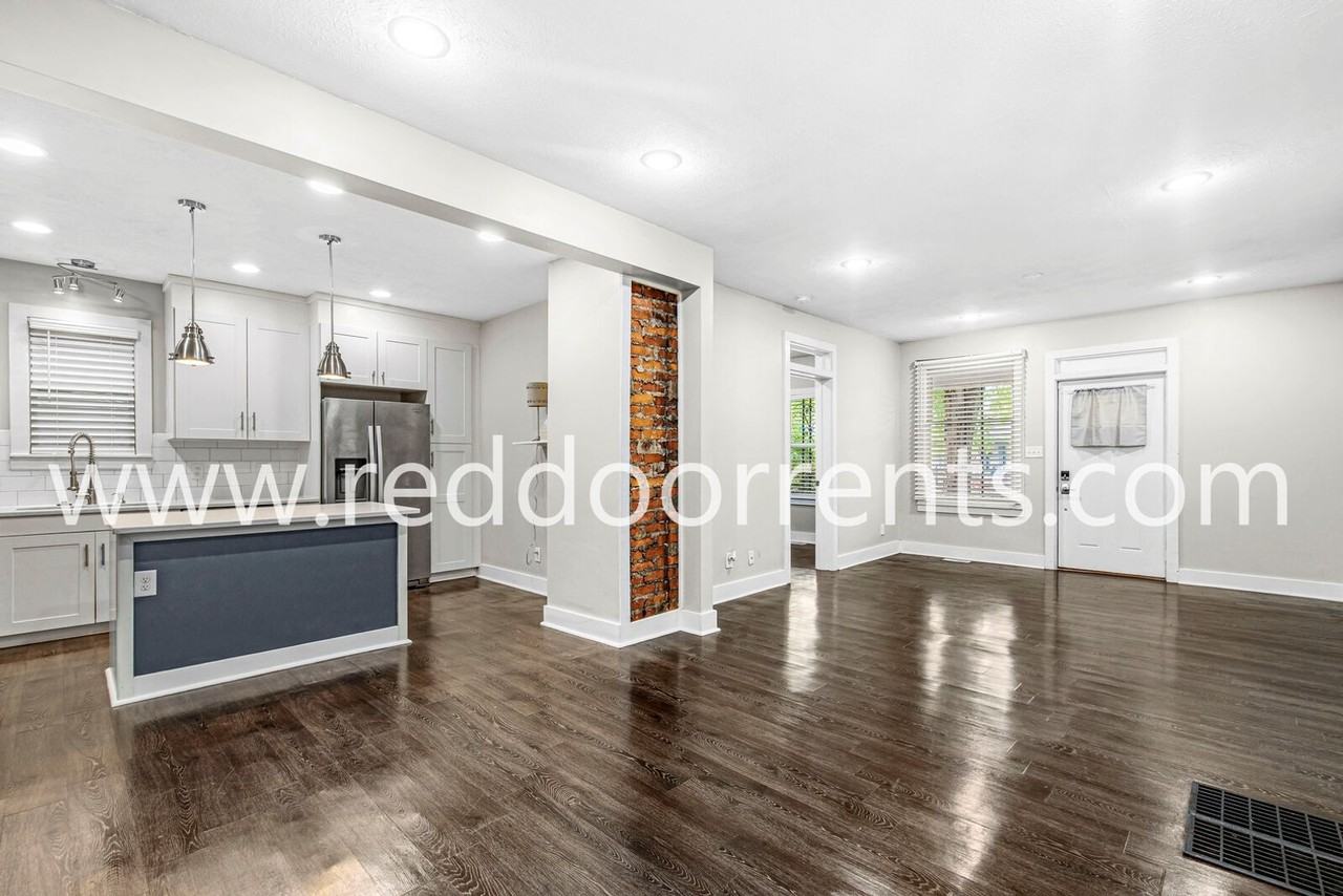 2028 Hoyt Ave - Photo 6 of 33