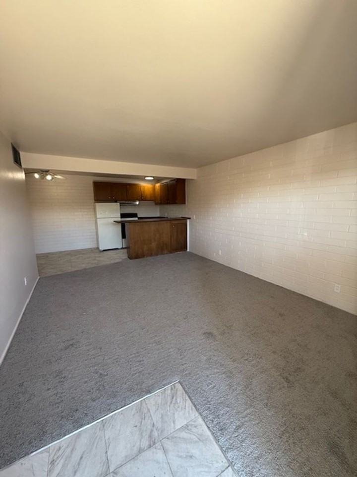 Royal Palms Apartments - Photo 5 of 10