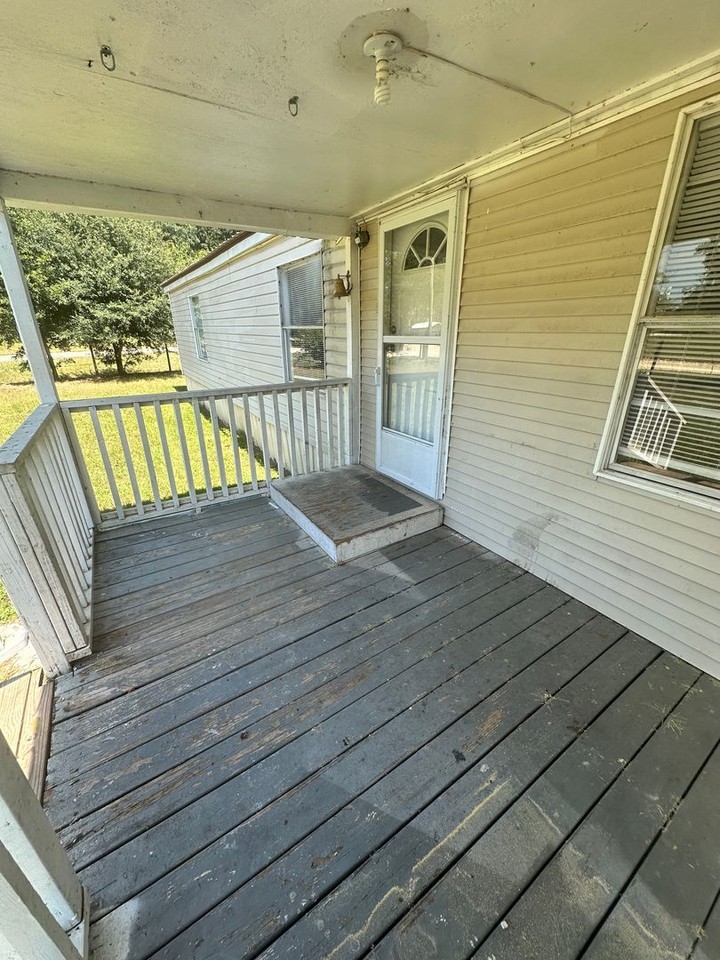 6488 Cowart Cir - Photo 2 of 23