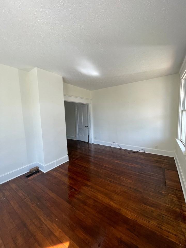 301 N Basil St - Photo 2 of 19