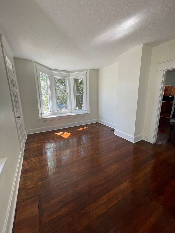 301 N Basil St - Photo 3 of 19