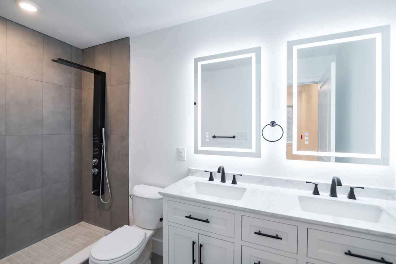 A New Frequency of Refined City Living - Photo 2 of 12