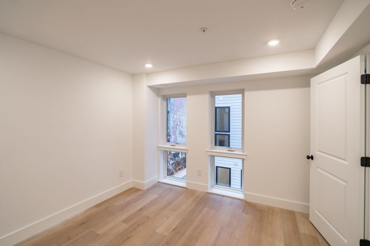 A New Frequency of Refined City Living - Photo 6 of 12