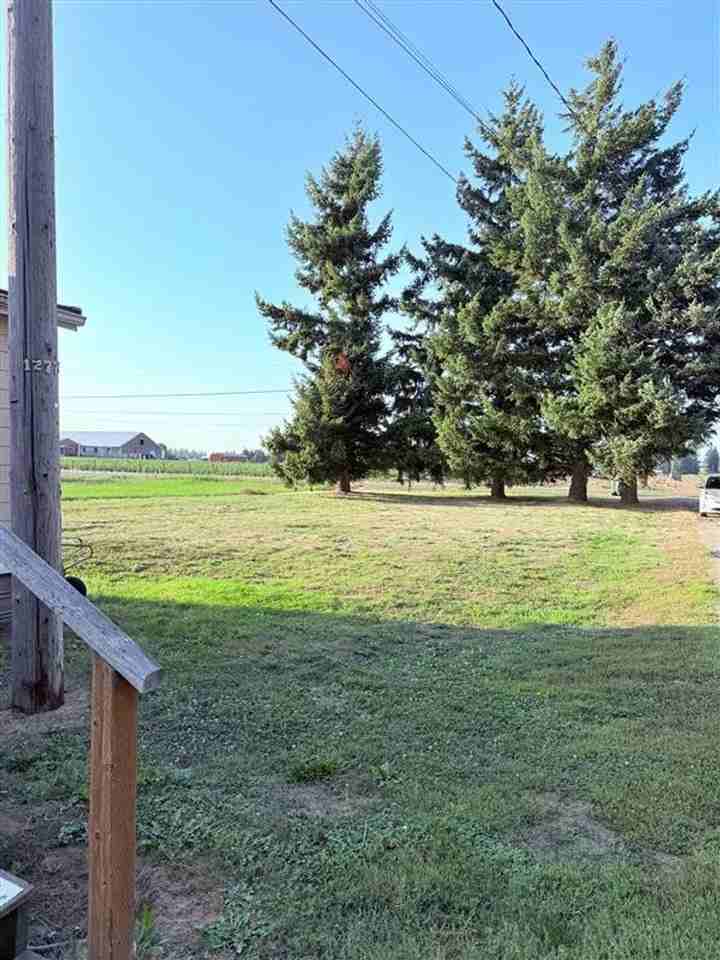 575 Beard Rd - Photo 3 of 15