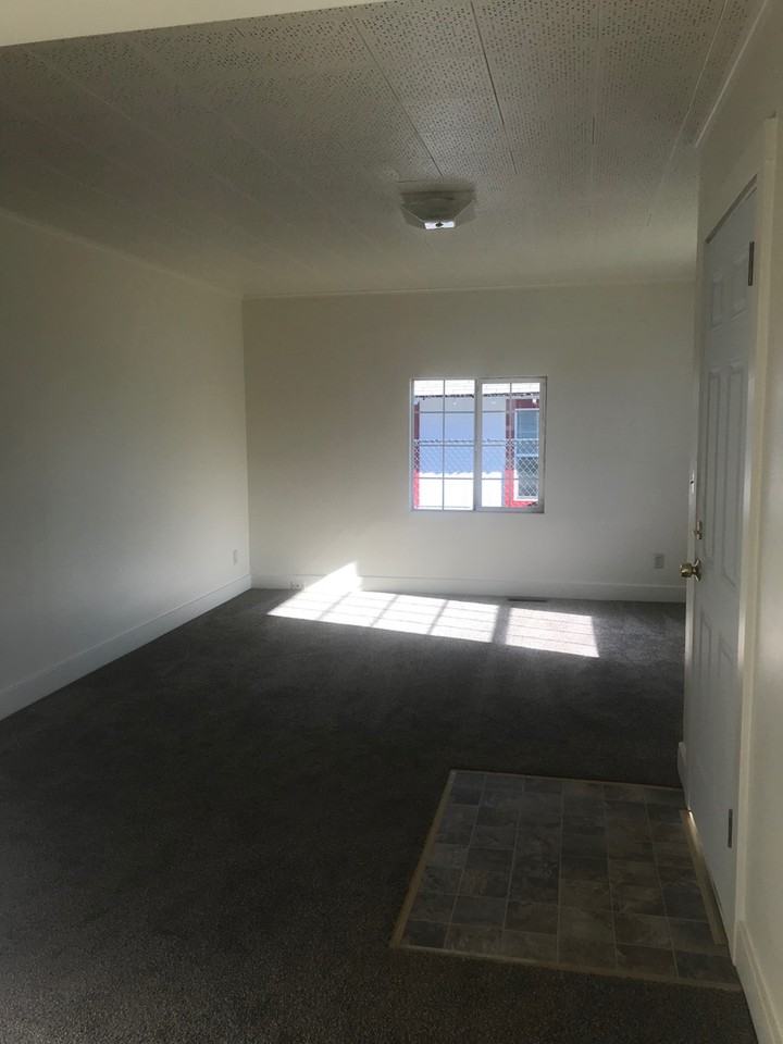 1121 California Ave - Photo 2 of 7
