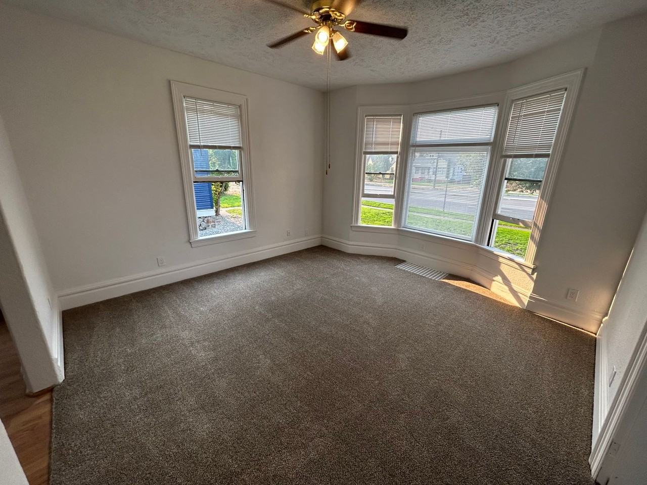 803 E Mission - Photo 3 of 50