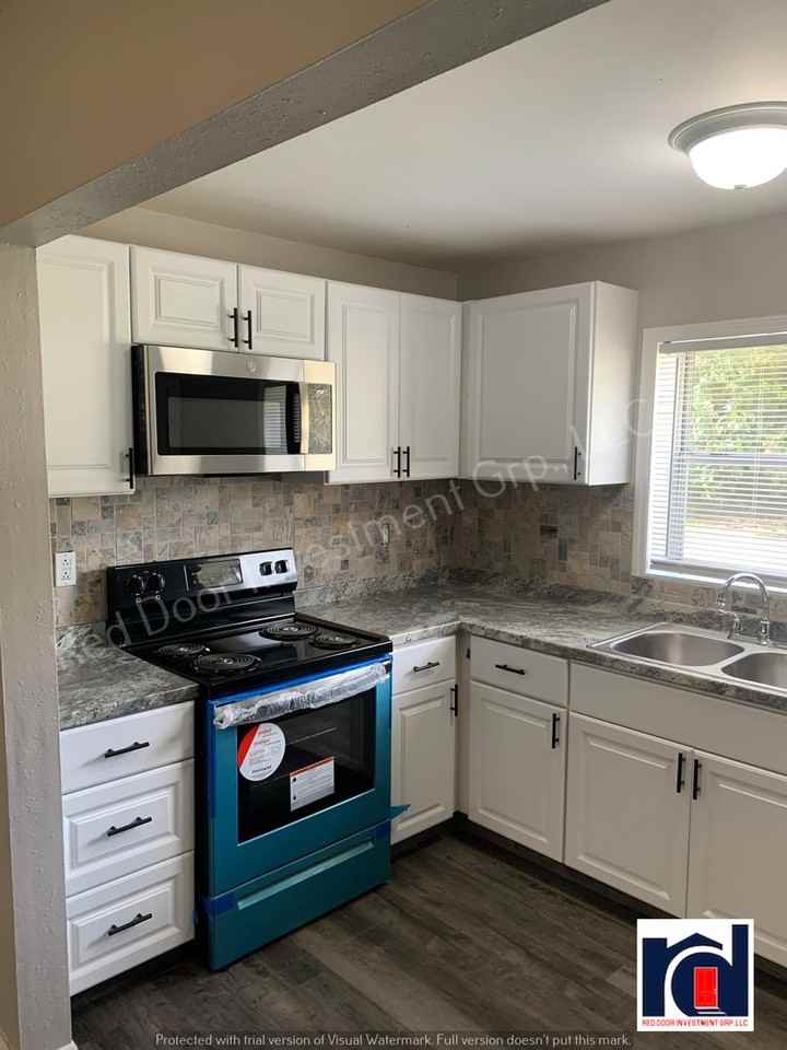 320 W Howry Ave - Photo 5 of 27