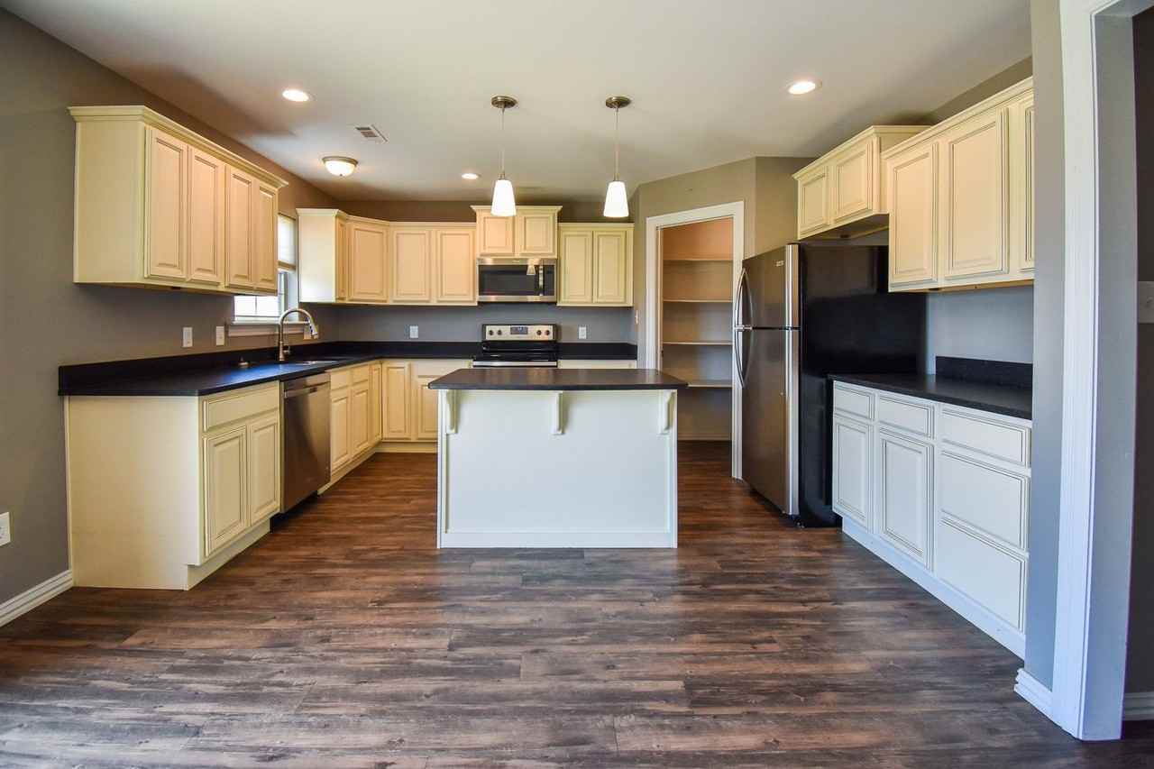 460 Captain Marshal St - Photo 2 of 31