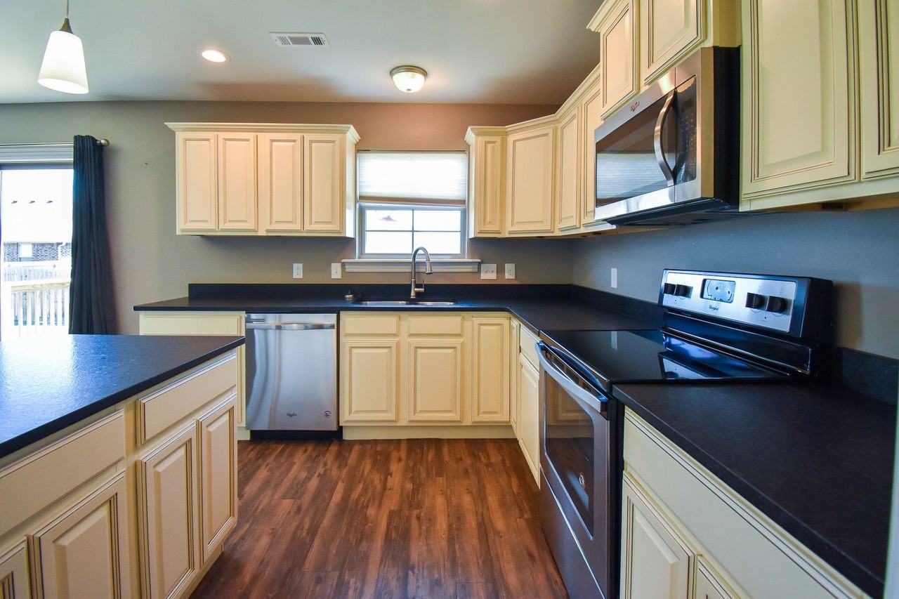 460 Captain Marshal St - Photo 6 of 31