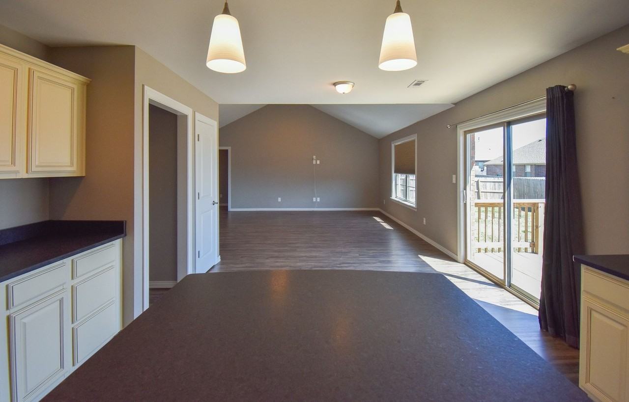 460 Captain Marshal St - Photo 7 of 31