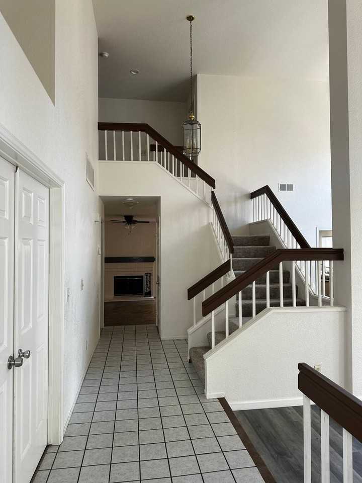 1940 Cactus St - Photo 3 of 25