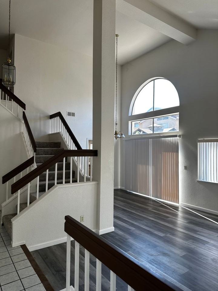 1940 Cactus St - Photo 4 of 25