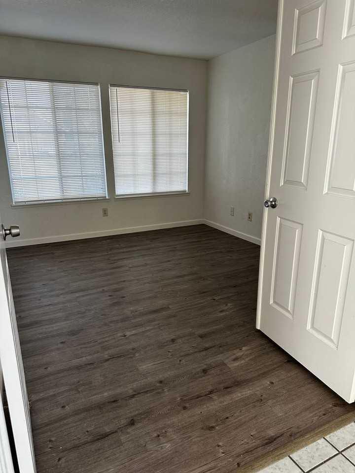 1940 Cactus St - Photo 5 of 25