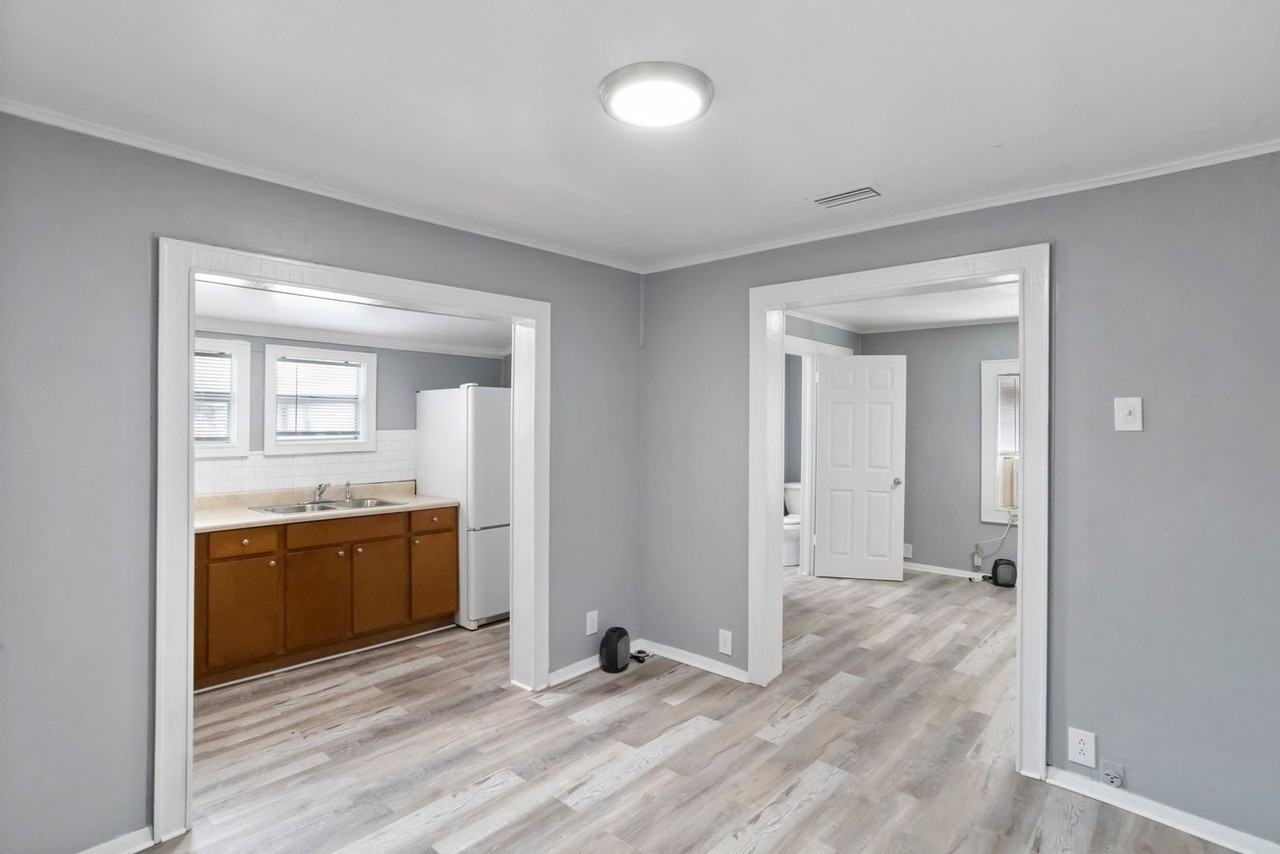 8213 N Elmer St - Photo 7 of 32