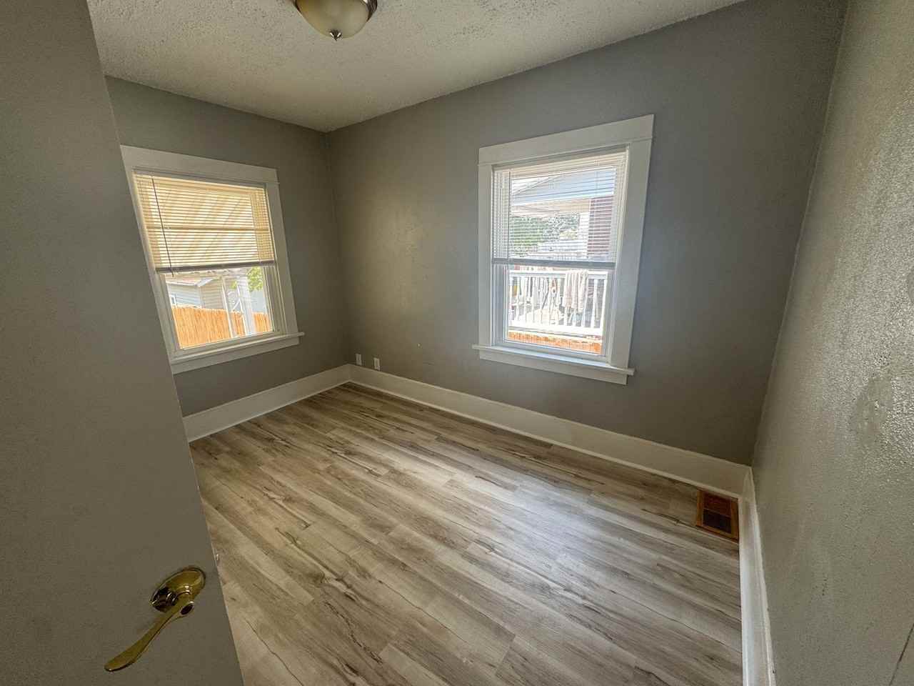 4926 Tiemann Ave - Photo 6 of 10