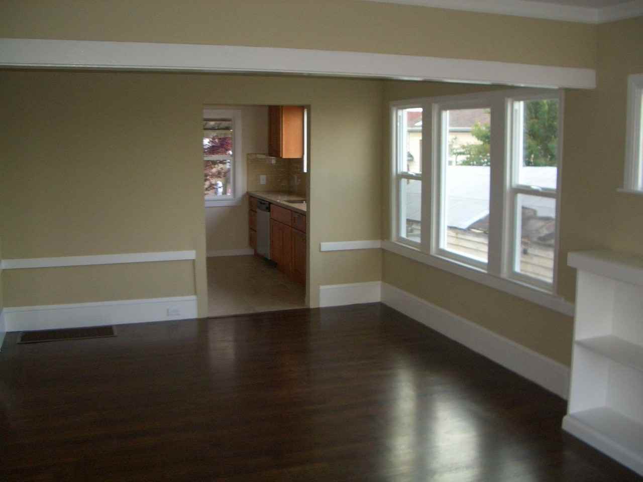 2110 47th Ave - Photo 2 of 7