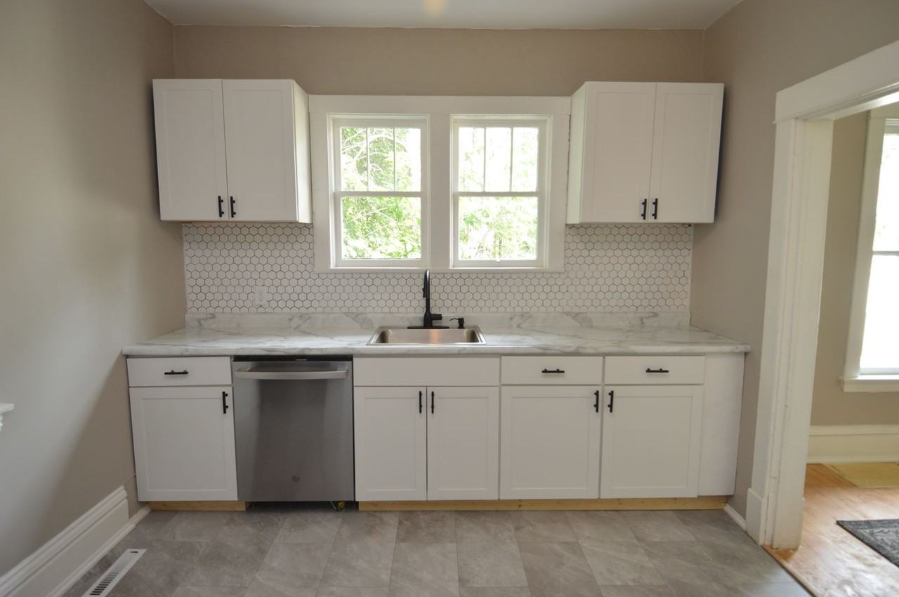 611 Walsh St - Photo 2 of 13