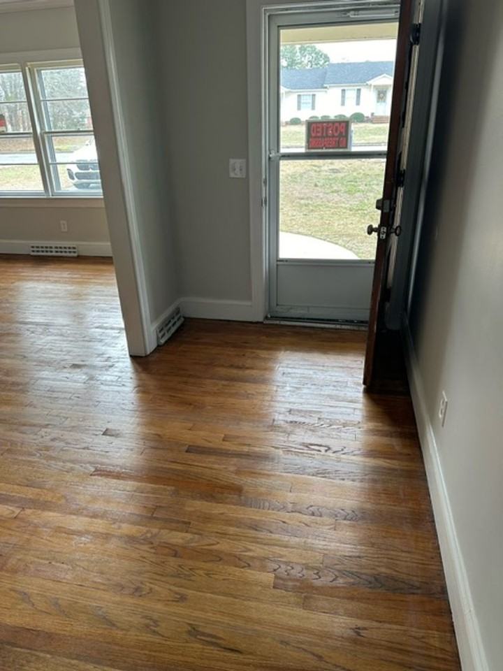 422 Darby Ave - Photo 2 of 9