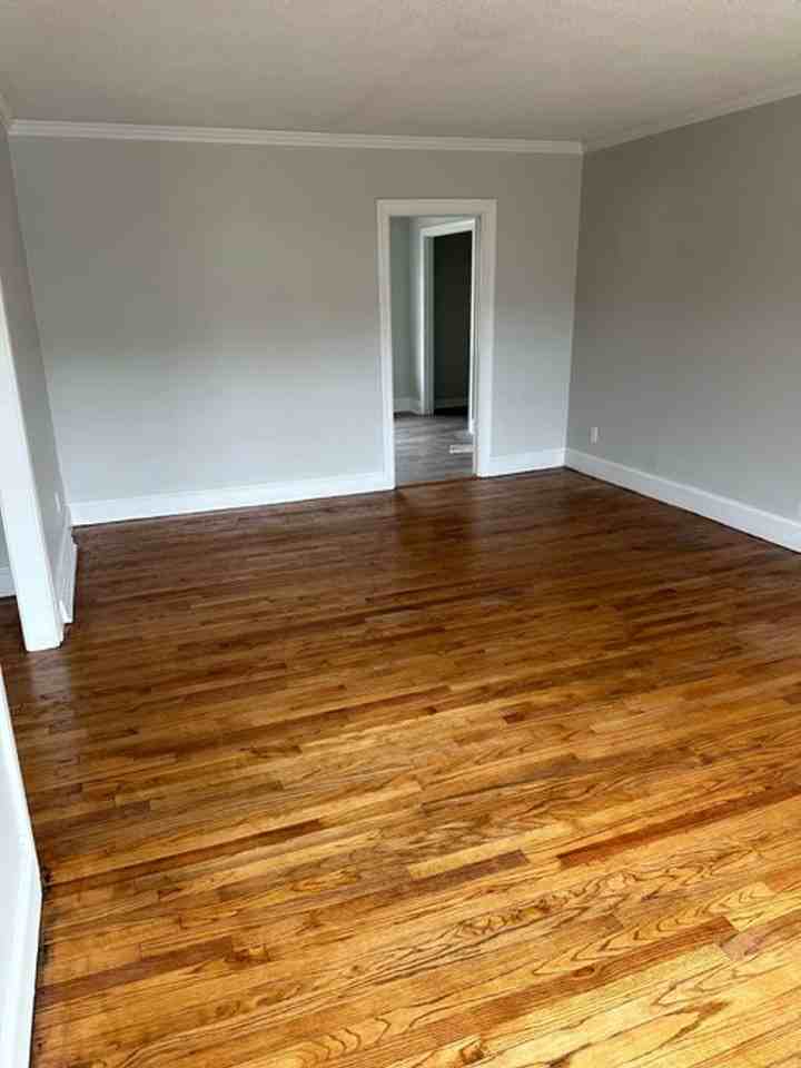 422 Darby Ave - Photo 4 of 9