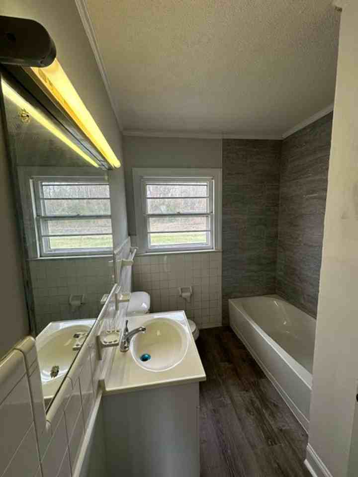 422 Darby Ave - Photo 6 of 9