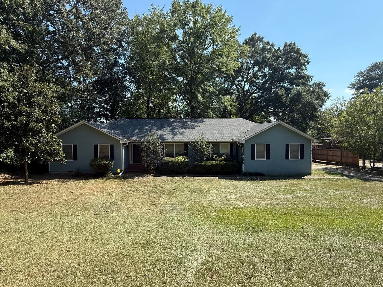 1402 Northgate Dr - Photo 2 of 17